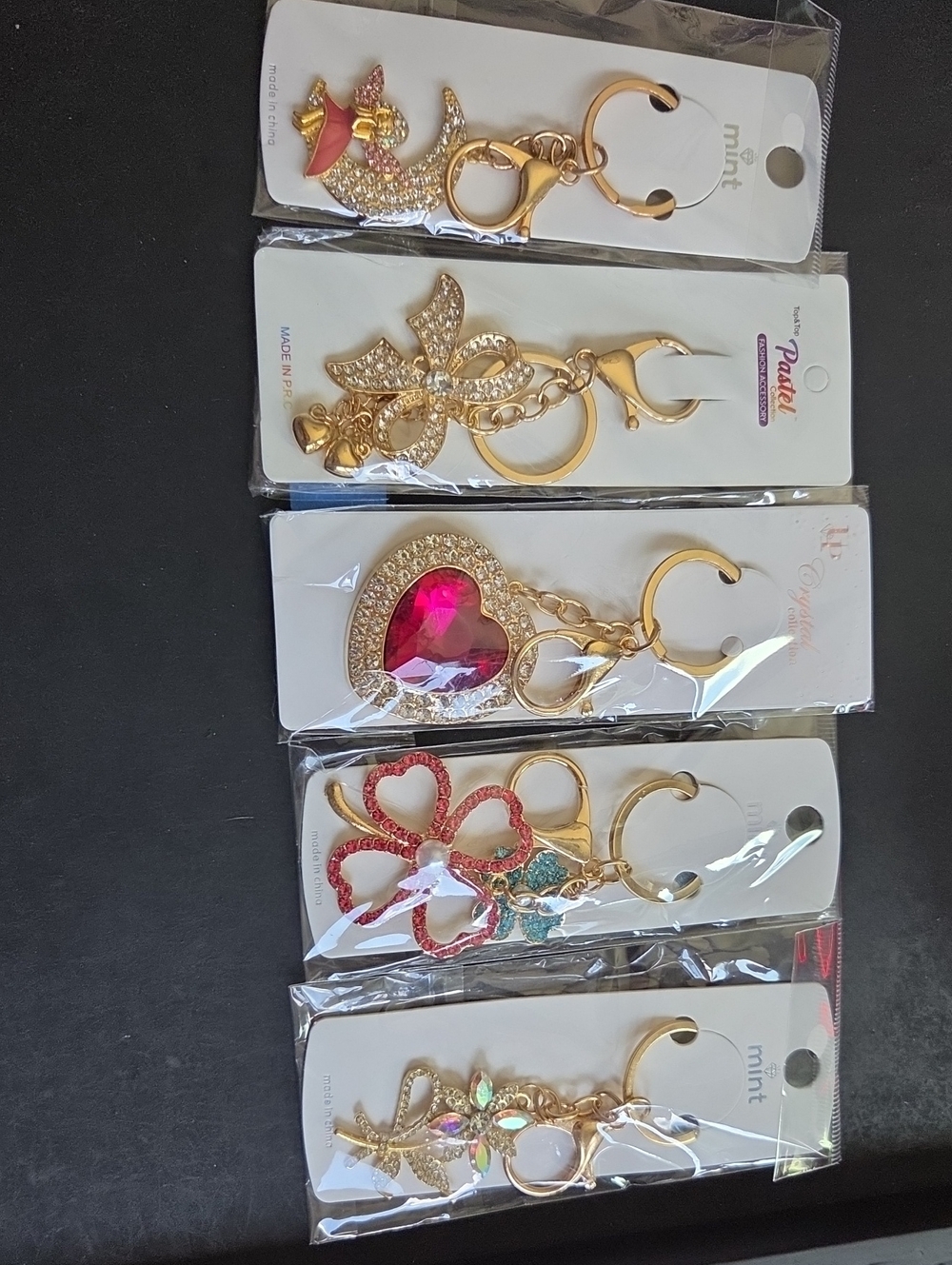 Elevate Your Everyday Style with Sparkling Glamour! 5 Keychains